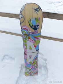 Snowboard, viazanie a topánky v cene. - 5