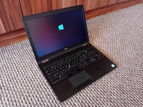 DELL Latitude 5570 so 4jadrom i5 a 2x GPU /intelHD a AMD 2GB - 5