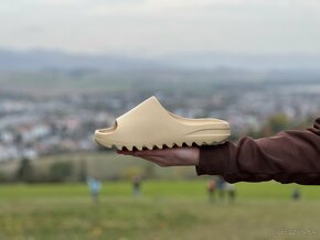 ADIDAS yeezy slide „desert sand” - 5