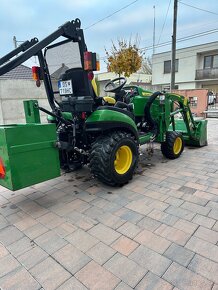 Komunálny traktor John Deere 1026R - 5