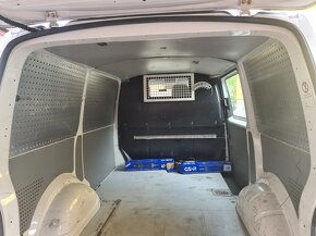 VW T5   2,0 TDI 103 KW   4X4 - 5