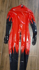 Latexový catsuit - čierno-červený - 5