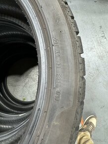 Predám zimné pneu Pirelli Winter 240 SottoZero 2 245/40 r19 - 5