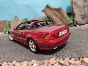 Prodám model 1:18 Mercedes Benz SL 500 2001 - 5