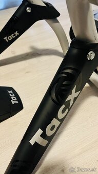 Predám cyklistický trenažér Tacx Bushido Smart - 5