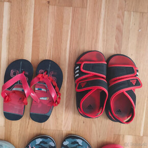 Rôzne sandálky šľapky crocsy nosené výlučne mojím synom veľk - 5