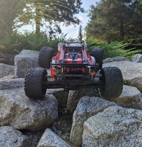 TRAXXAS Rustler 4x4 - 5