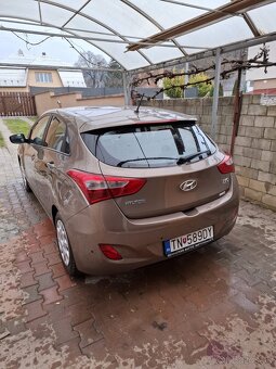 Hyundai i30 1.4i  benzín  11/2012 - 5