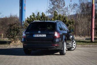 Škoda Octavia Combi 2.0 TDI Ambition DSG Black - 5