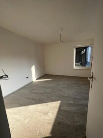 Prenájom dvoch hál, skladov 200m2 a 340m2 - 5