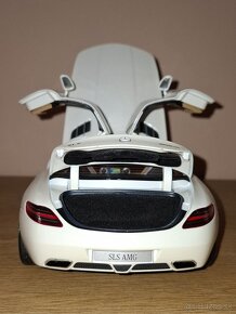 MERCEDES-BENZ SLS AMG 1:18 Minichamps - 5