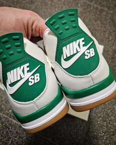 Nike Air Jordan 4 Retro "Pine Green" - 5