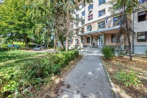 BC TOMÁŠIKOVA - kancelária na prenájom  24,60 m2/290 € vráta - 5