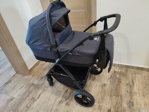 Kočík Petite&Mars (cca ešte rok v záruke) a vajíčko + isofix - 5