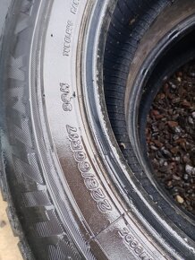 Ponúkam na predaj zimné pneumatiky 225/60r17- 2ks Bridgeston - 5