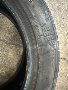 255/45R19 - 5