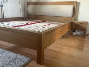 Manželská posteľ z masívu s nočnými stolíkmi - 5