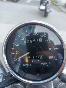 Suzuki intruder vs 800 bobber - 5