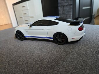 Ford Mustang Shelby GT500 1:18 Solido - 5