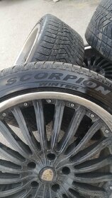 Elektróny Porsche, pneumatiky PIRELLI 285/40 R22 - 5