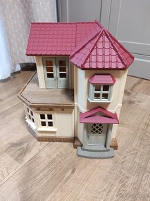 Sylvanian Families dom s nábytkom a 4 figúrkami - 5