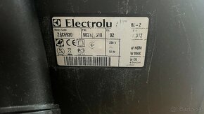 bezvreckový vysávač Electrolux ZSC6920 - 2000W - 5