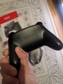 Nintendo Switch Pro Controller - 5