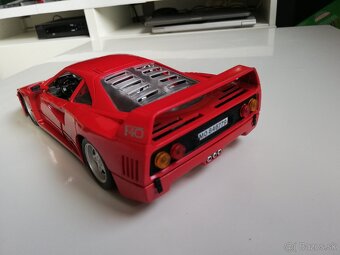 1:18 FERRARI F40 vyklapacie svetla - 5