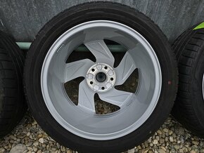 5x112 R17 VW Richmond 225/45 R17 - 5