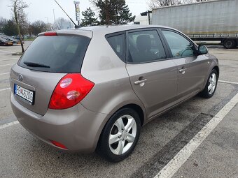 KIA Ceed Hatchback 92.7kw Manuál - 5