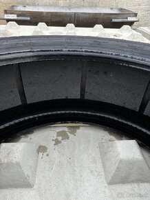 PIRELLI 275/40 R22 - 5