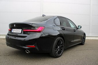 BMW Rad 3 320d 140kw, All Black, kamera, Adaptívny podvozok - 5