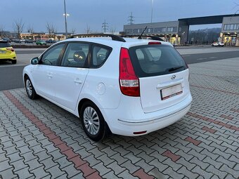 Hyundai i30 CW 1.6i 92 kw digi klima koupeno v ČR - 5