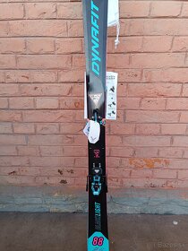 Nový skialp set Dynafit Blacklight 88 Speed Blue/Carbon Blac - 6