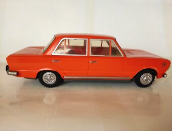 stará hračka Poľský Fiat 125p - 6