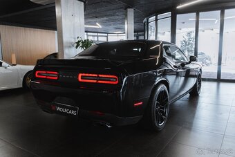 Dodge Challenger 5.7 Hemi - 6