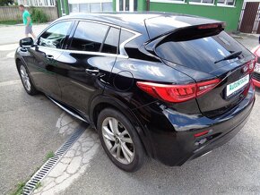 Infiniti   Q30 1.5 - 6