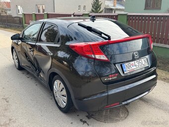 Honda Civic 1.8VTEC 2012 PLNE POJAZDNÉ - 6