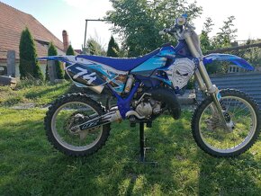 Yamaha YZ 125 - 6