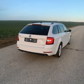 Škoda Octavia Combi 2.0 DSG 4x4 - 6