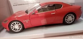 Modely 1:24 FORD Mustang GT 2006 +Maserati - 6