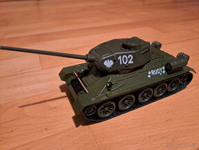 Tank T-34-85 1:43 (Štyria tankisti a pes) - 6