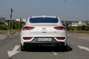 Hyundai i30 Fastback 1.6 CRDi 136 Family 7DCT - 6