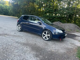 Volkswagen Golf V - 6