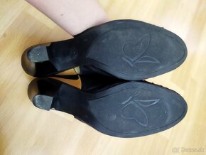 Dámske čierne kožené sandále Caprice č.39 - 6