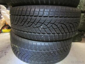 215/55R17 98V zimné pneu Goodyear dezen 8mm - 6