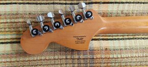 Squier Classic Vibe '70s Stratocaster HSS IL Walnut - 6