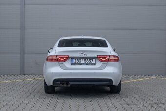 Jaguar XE - 6