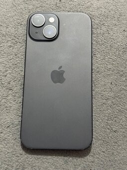 Predám Apple iPhone 15 256GB Black Známky používania - 6