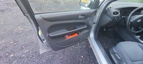 Ford Focus Combi 1.6i Benzin 2005 - 6